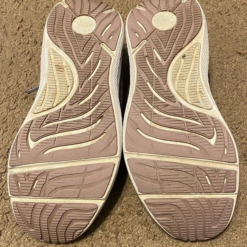 Under Armour Charged Pursuit 2 Twist Running Shoes Purple 3023305–500 Womens 9.5